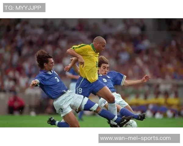 足坛传奇巨星罗纳尔多的辉煌生涯与无数经典瞬间全面回顾 足坛传奇巨星罗纳尔多的辉煌生涯与无数经典瞬间全面回顾